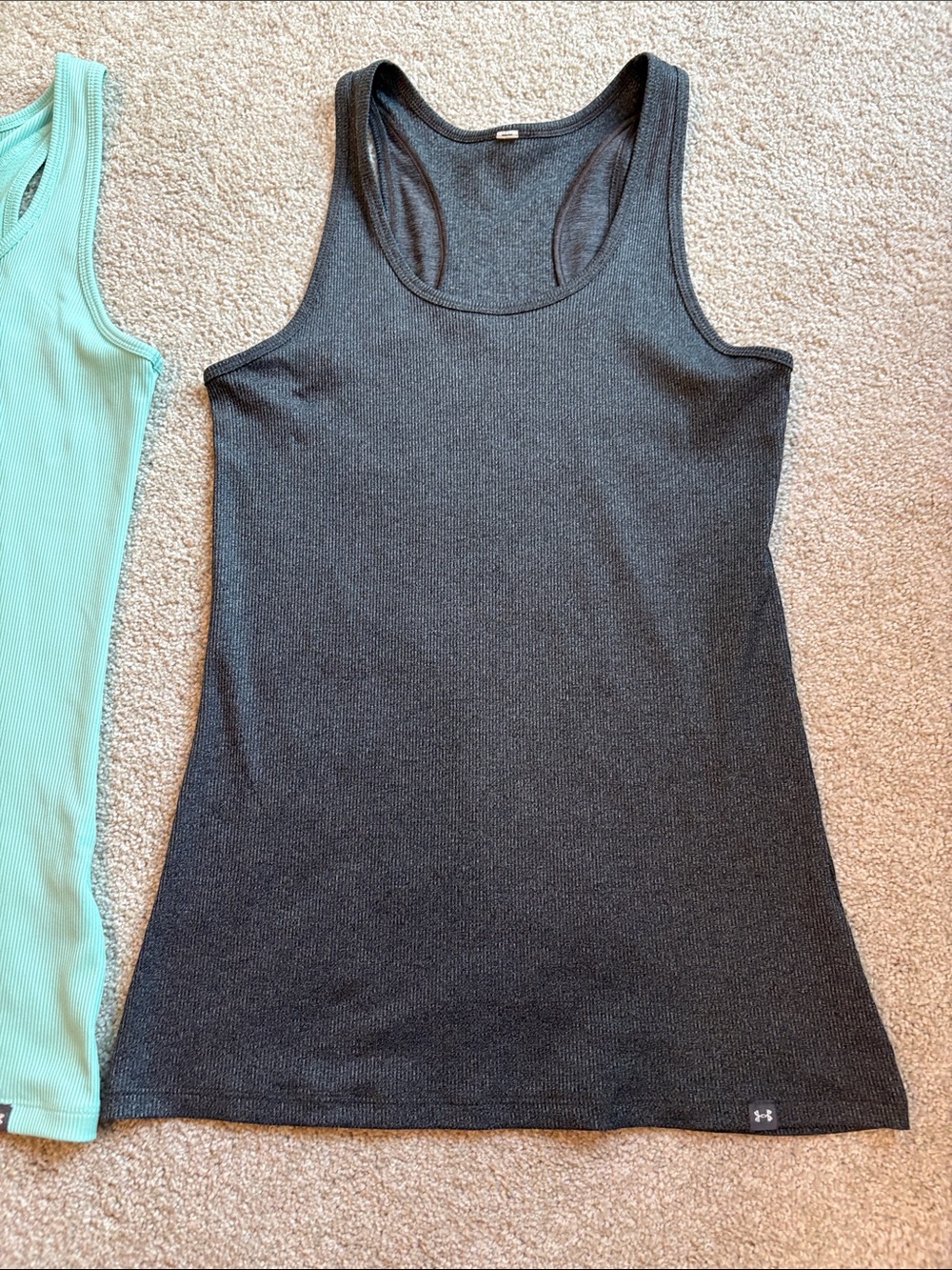 3 Under Armour Active Tank Tops - Picture 11 of 15
